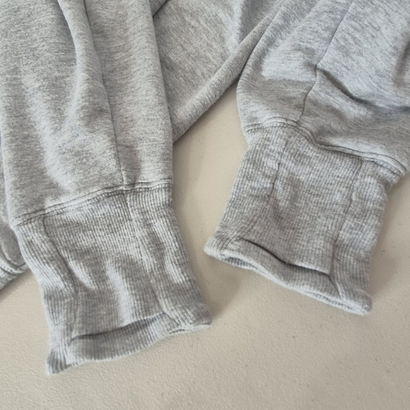 Athleta Appolo Crewneck Plush Nirvana Sweatshirt Hidden Pleat Pockets - Size M - Picture 11 of 15